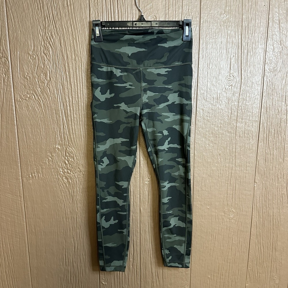 Athleta Ultimate Camo 7/8 Tight Legging Olive Green High Rise Women's Size XS